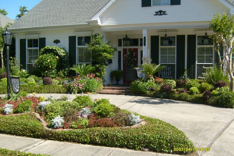 Picture of Lovely House Gardening and Landscaping Concepts 