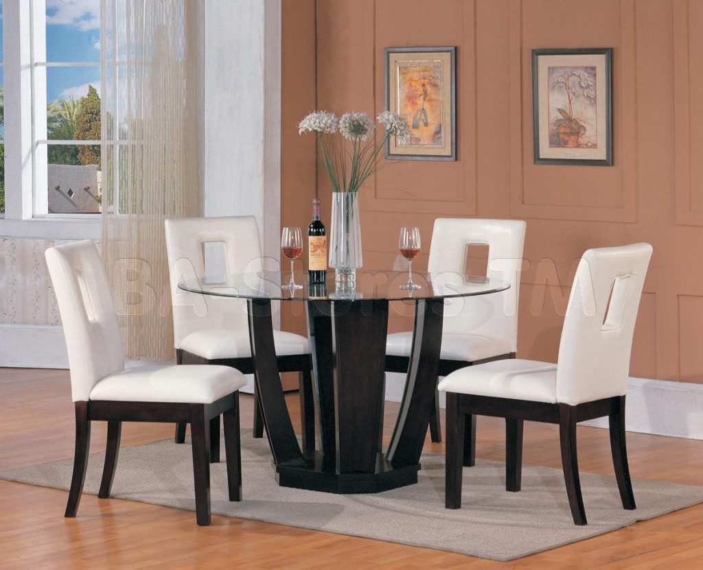 Picture of Fascinating Round Glass Tables for Deluxe Dining 