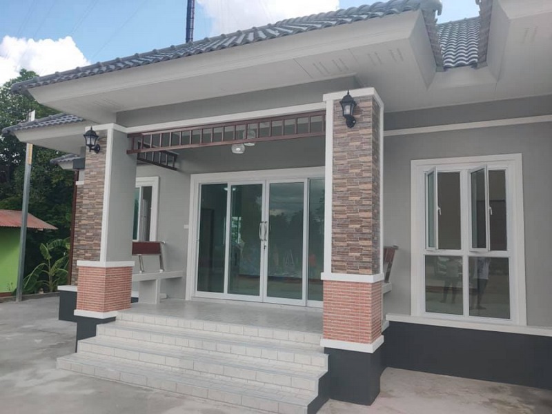Picture of Single Floor Contemporary Home with Refined & Creative Hip Roof