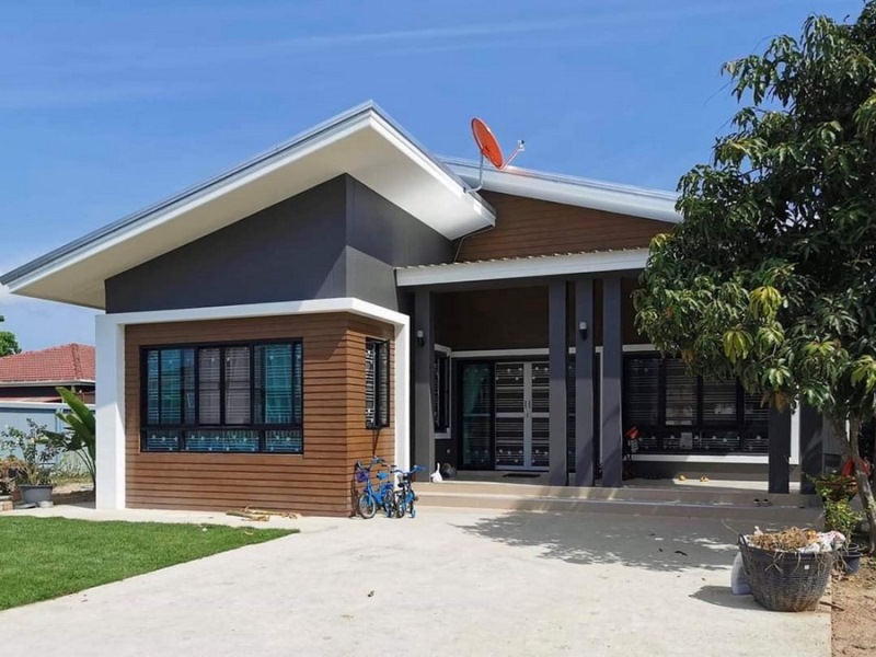 Picture of Modern One Storey Home with Wing-Shaped Roof