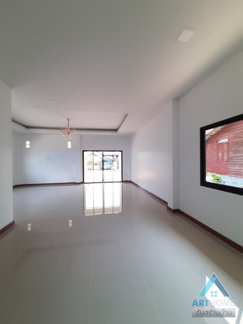 Picture of Simple and Modern Bungalow House with Graceful Interior 