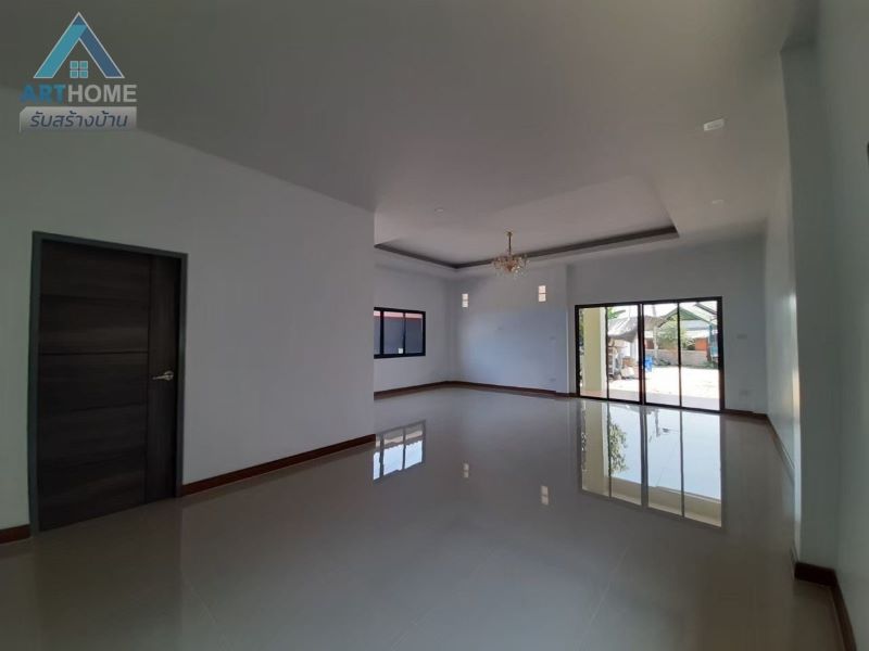 Picture of Simple and Modern Bungalow House with Graceful Interior 