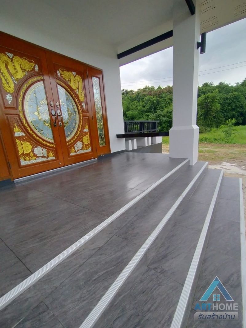 Picture of Cross Hipped Roof Design of a Contemporary House
