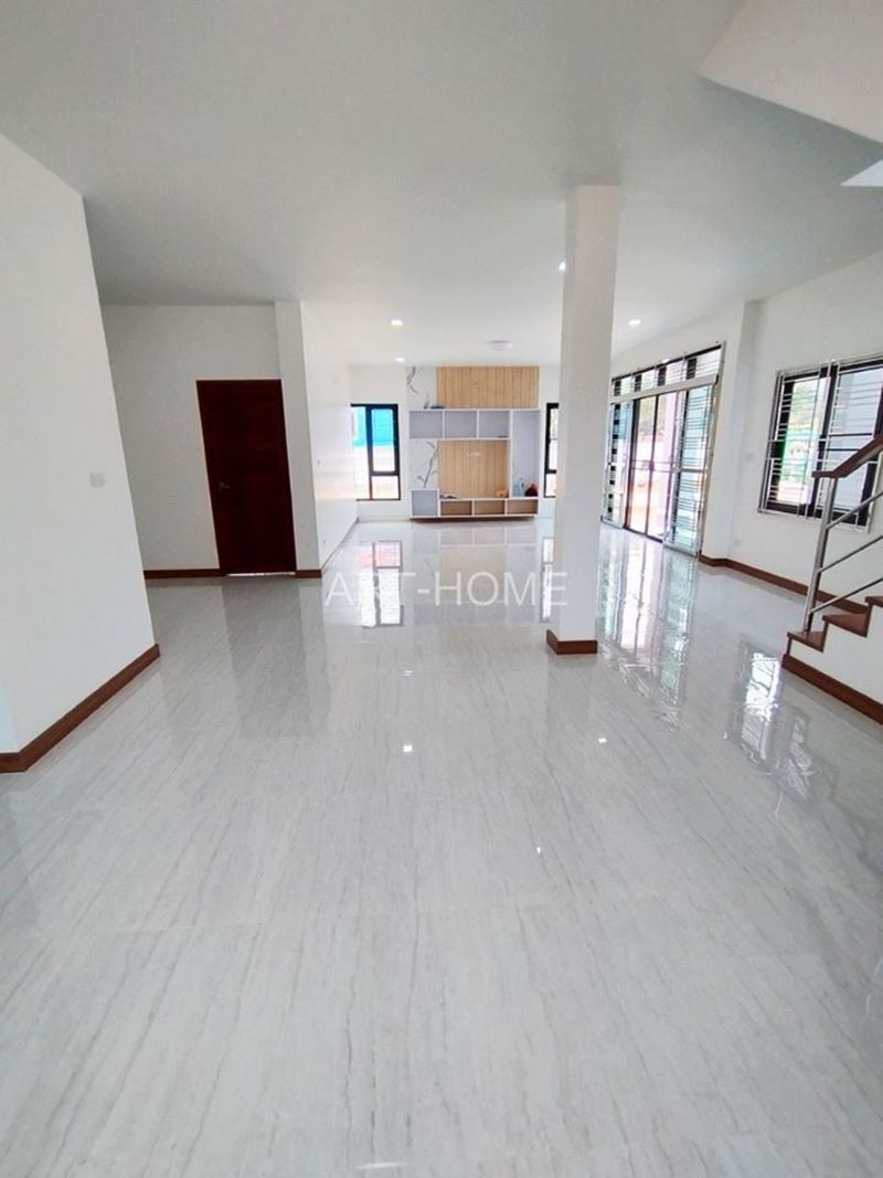 Picture of Two Storey Contemporary Home for a Large Family