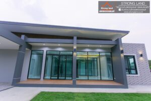 Picture Exclusive Contemporary House Design with Superb Glass Facade